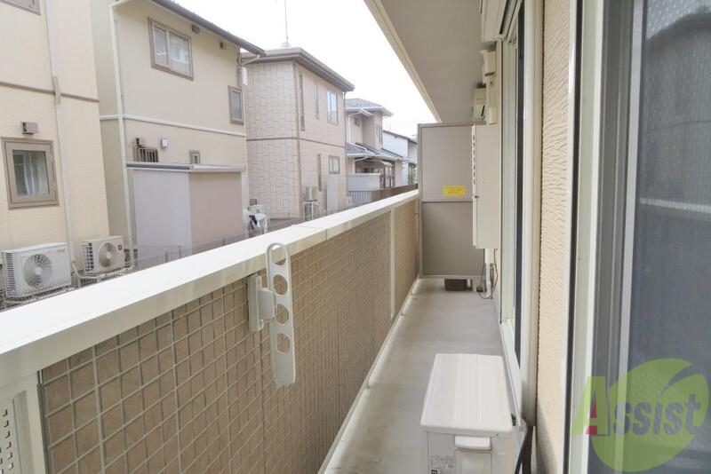 バルコニー　バルコニーは広々で洗濯物も干しやすい。