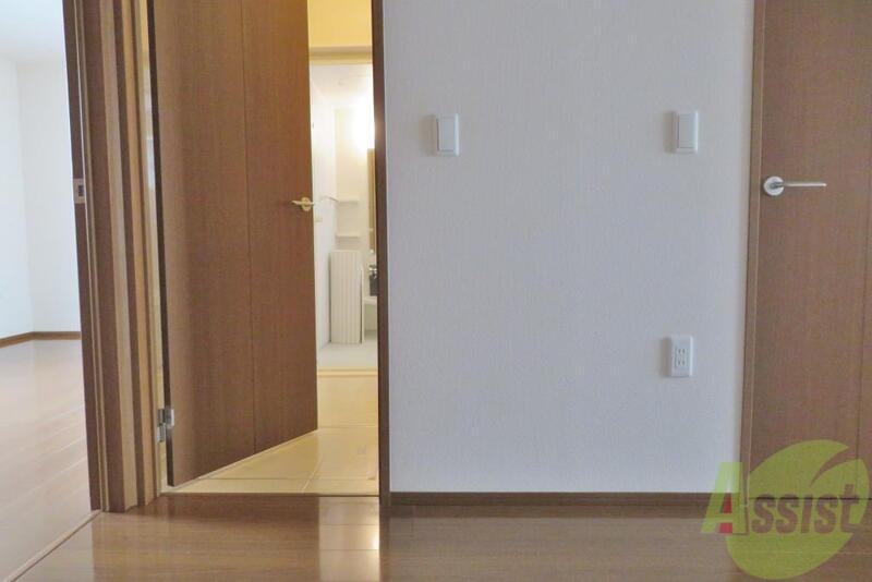 玄関　玄関からはすぐ部屋が見えないようになっているんですねー。