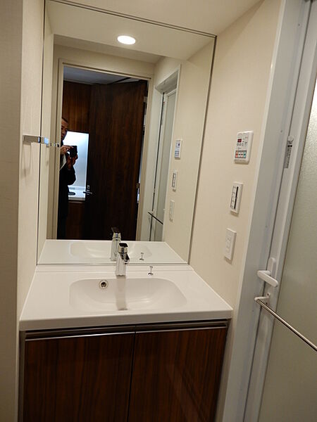 洗面設備　※別部屋の参考写真です。