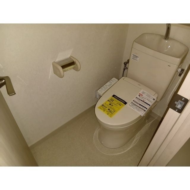 トイレ　別号室参考写真(反転)