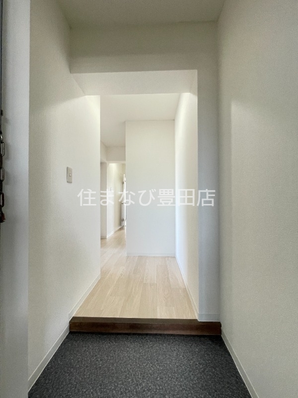 玄関　別部屋写真