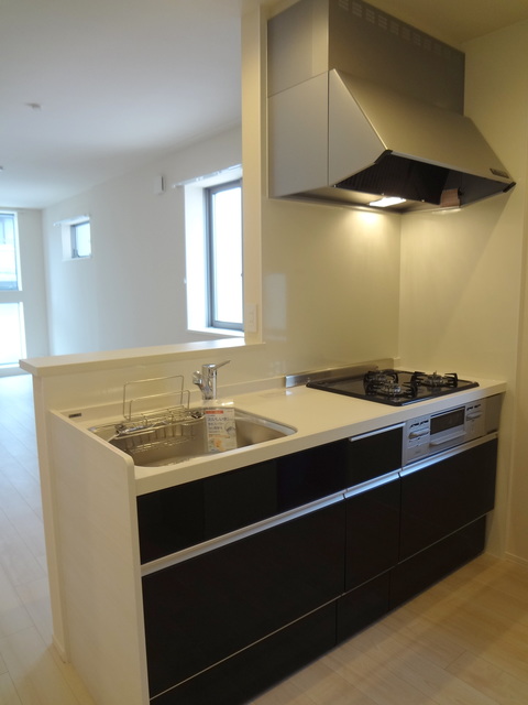 キッチン　ガス3口グリル付システムキッチン