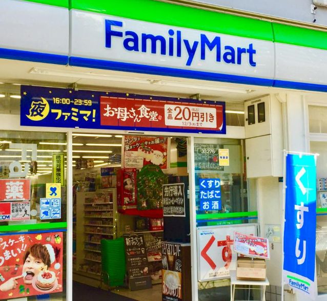 コンビニ　ファミリーマート 谷町七丁目店（コンビニ）まで220m