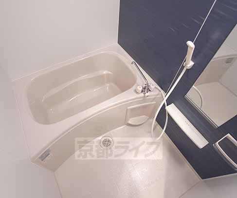 バス・シャワールーム　浴室乾燥機付きのお風呂です。