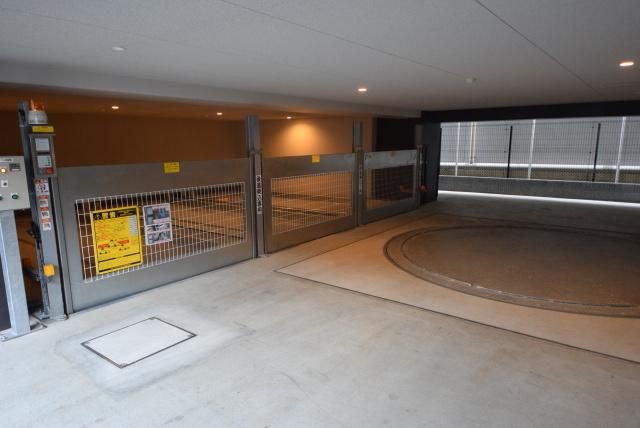 その他　★★屋内駐車場完備★★