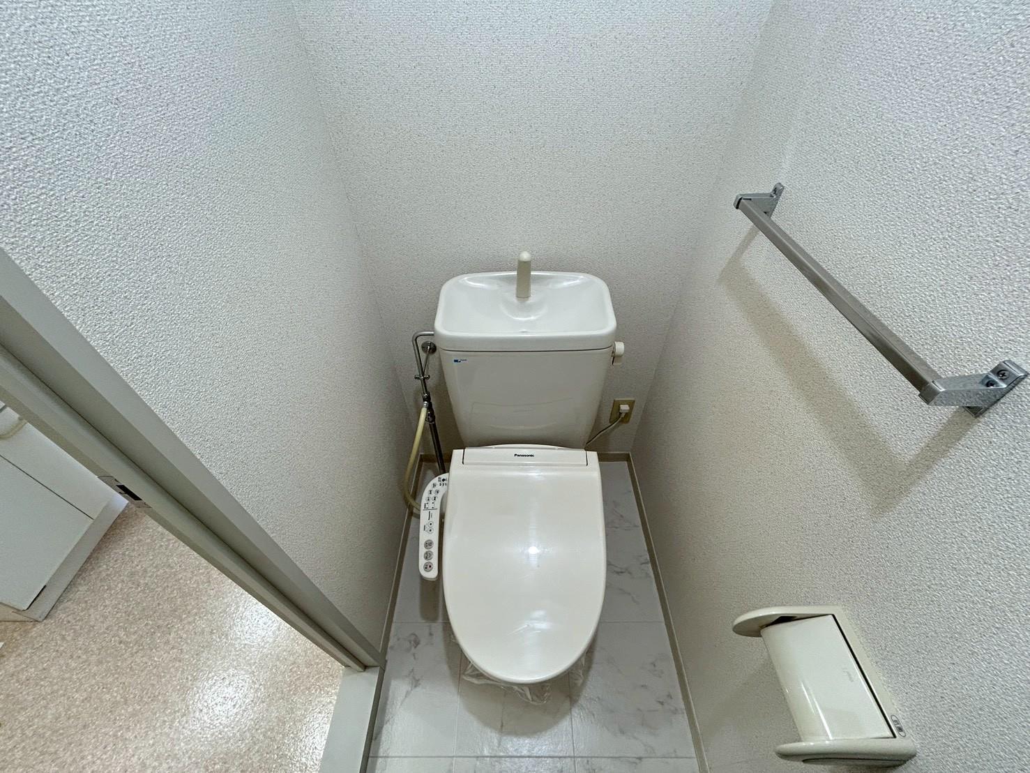 トイレ　温水洗浄暖房便座付トイレ