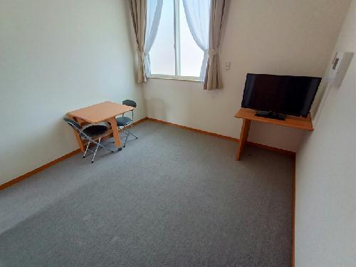 居室・リビング　家電・家具付きのお部屋です。