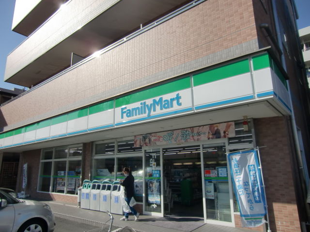 コンビニ　ファミリーマート浜松中央3丁目店（コンビニ）まで289m