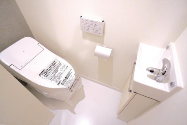 トイレ　別部屋参考写真になります