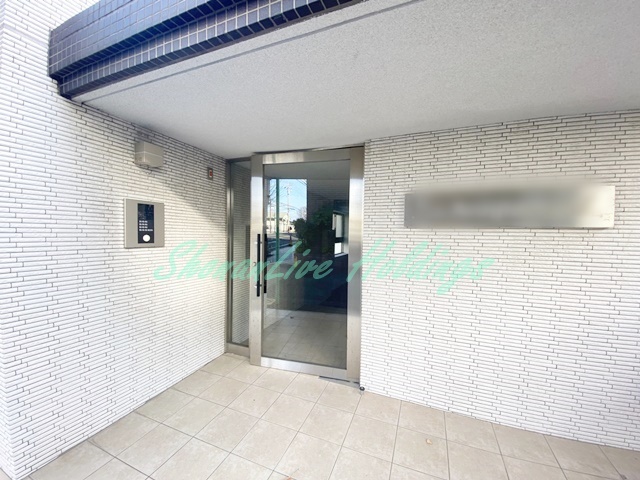 エントランス　清潔感のあるエントランスです♪