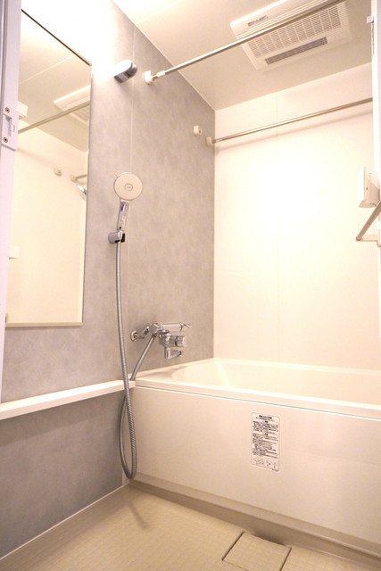 バス・シャワールーム　※写真は同タイプ住戸です。