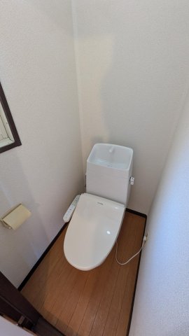 トイレ　ウォシュレットは新品交換しました