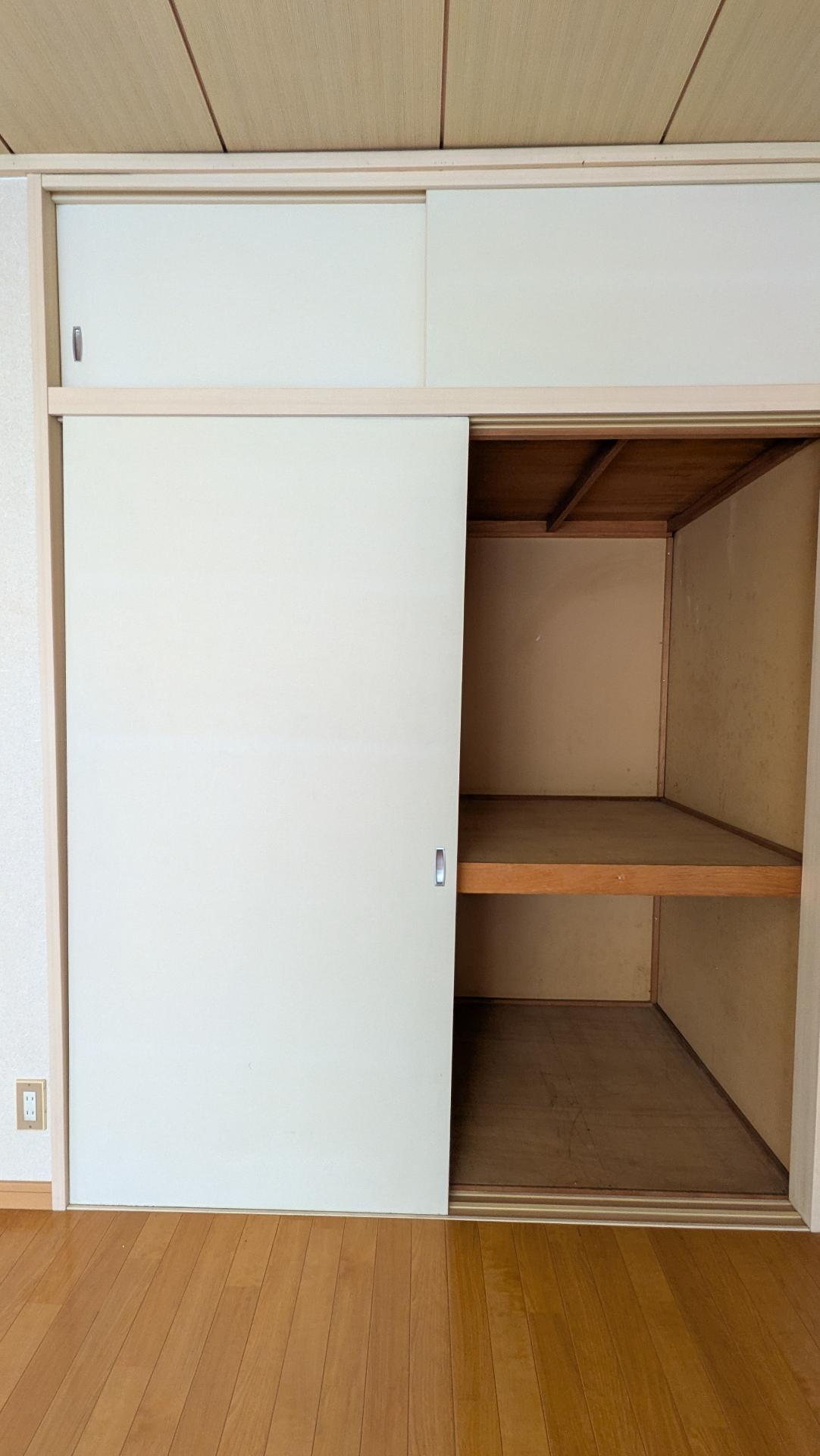 収納　押入収納は奥行きがあってたっぷり入ります