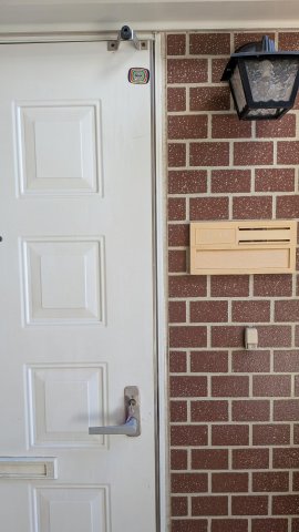 エントランス　可愛いレンガ調の玄関です！