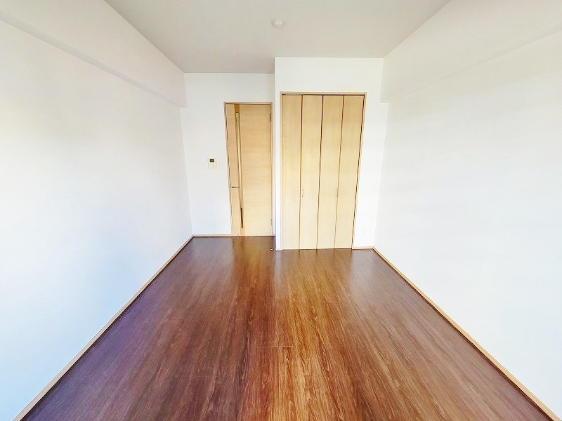 居室・リビング　★洋室8.2帖★