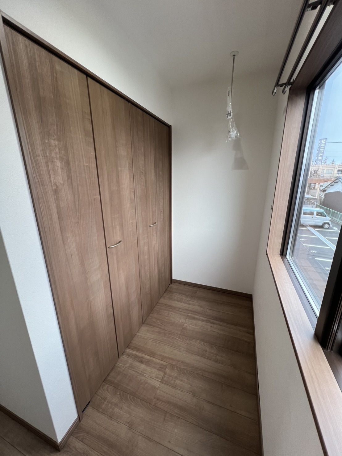 バルコニー　サンルームです収納有