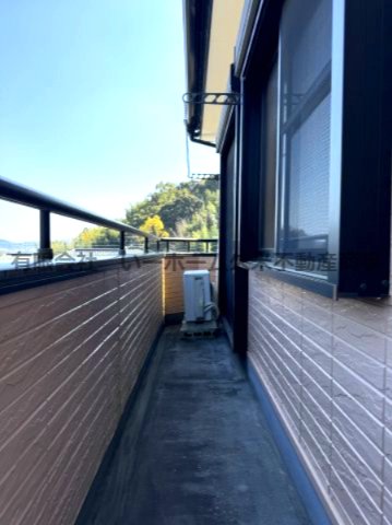バルコニー　開放的で明るい空間を演出してくれるバルコニーです