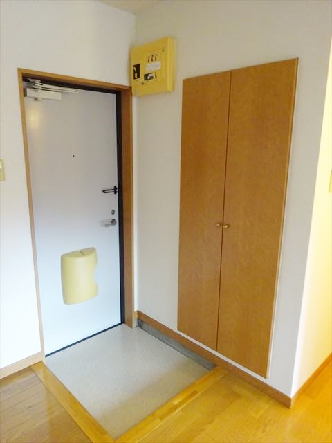 玄関　収納もある玄関です