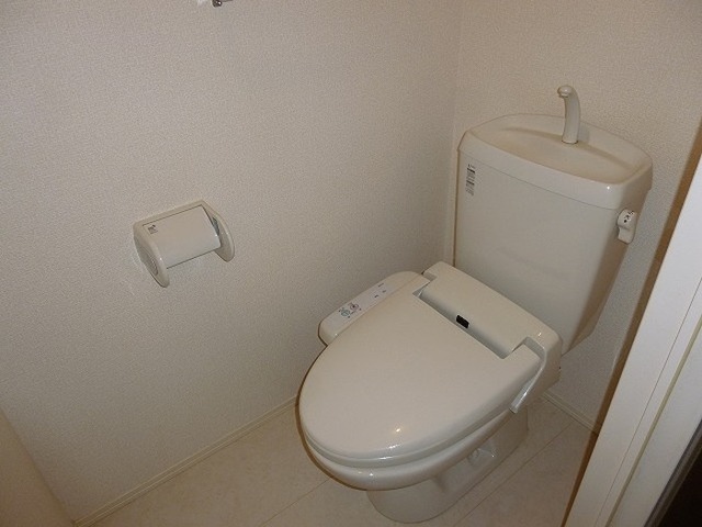 トイレ　もちろん温水洗浄暖房便座です