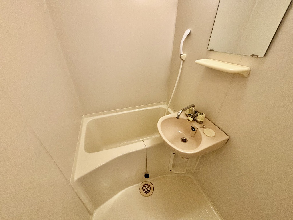 バス・シャワールーム　設備・仕様は号室により異なる為、現況を優先いたします。