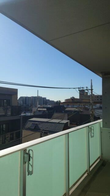 バルコニー　お洗濯にも便利なバルコニー付き