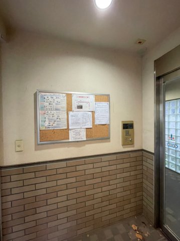 エントランス　建物の内部です