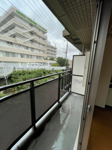 バルコニー　外からの目が気にならないバルコニーで洗濯物が干せます