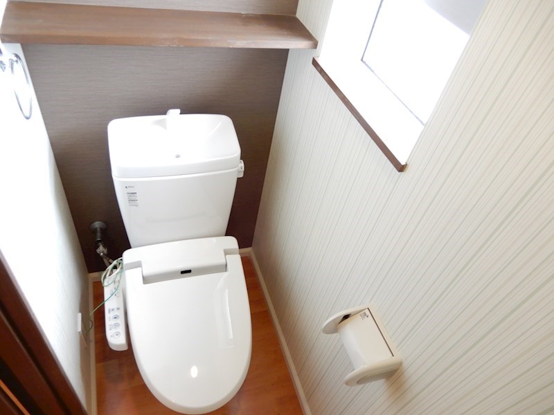 トイレ　温水洗浄便座トイレです。