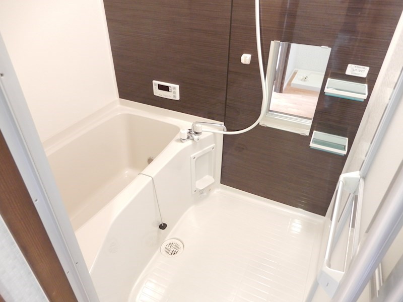 バス・シャワールーム　追い炊き機能付きです。