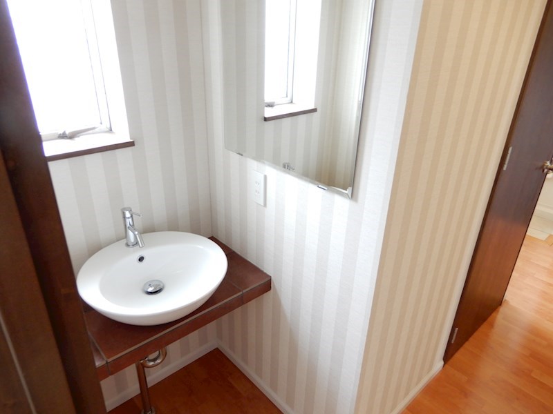 洗面設備　独立洗面化粧台です。