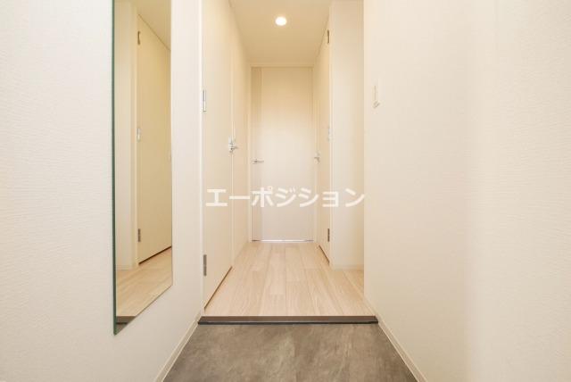 玄関　セレニテ難波ミラク参番館