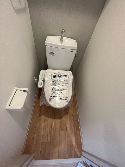 トイレ　同物件、別号室のものです。