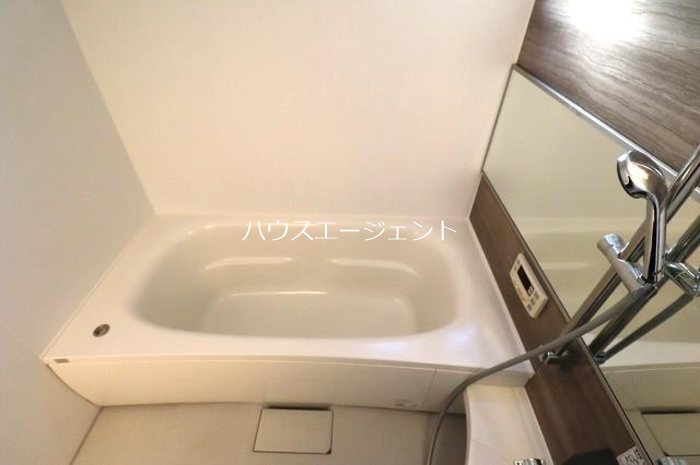 バス・シャワールーム　お風呂は追い焚き、浴室乾燥機付きです。