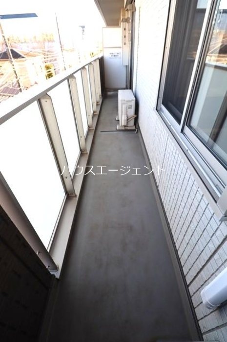 バルコニー　バルコニーは東南向きです。