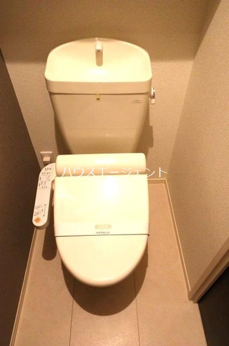 トイレ　トイレはウォシュレット付です。