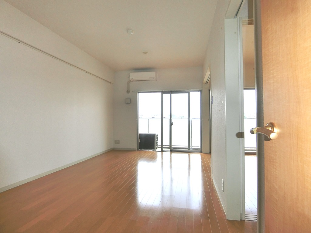 居室・リビング　同物件内参考画像