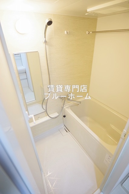 バス・シャワールーム　大きな鏡のついたお風呂です！