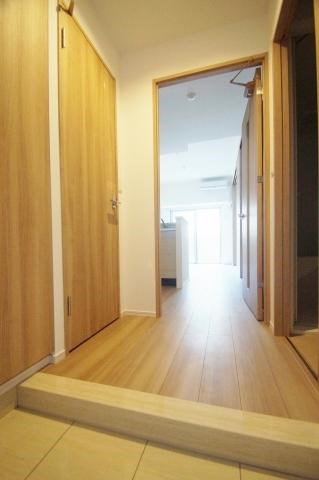 玄関　※別号室の参考写真です。