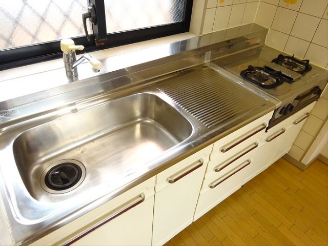 キッチン　コンパクトなキッチンで掃除もラクラク