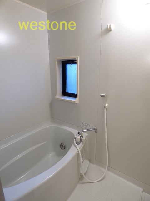 バス・シャワールーム　追い焚き機能付のお風呂には窓があります