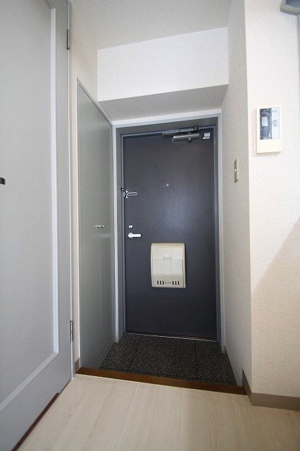 玄関　同物件別室です。