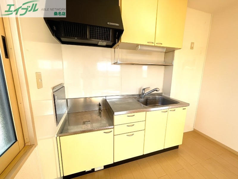 キッチン　同物件別室反転