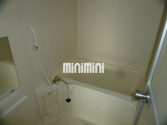 バス・シャワールーム　お風呂に鏡あり便利。