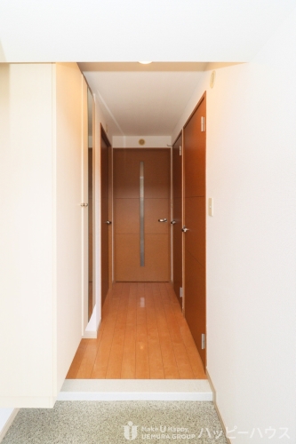 玄関　※別部屋のため、参考画像です。