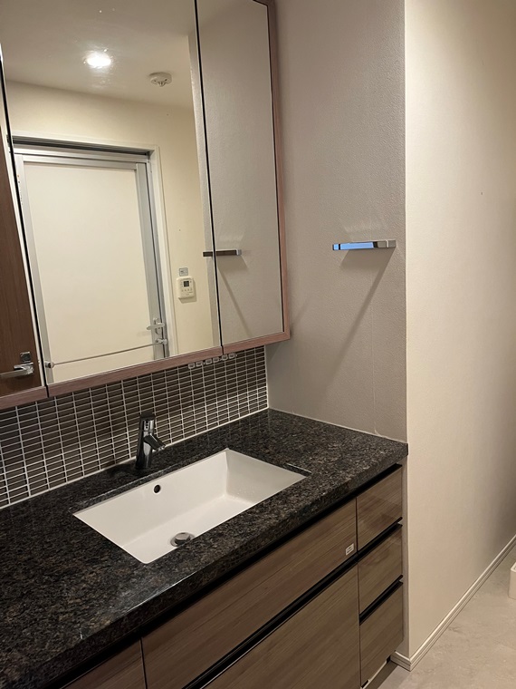 洗面設備　脱衣スペースもあります