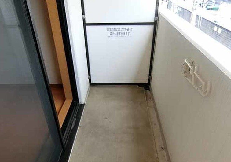 バルコニー　違うお部屋の写真です。ご参考までに