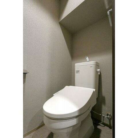 トイレ　温水洗浄便座付き♪