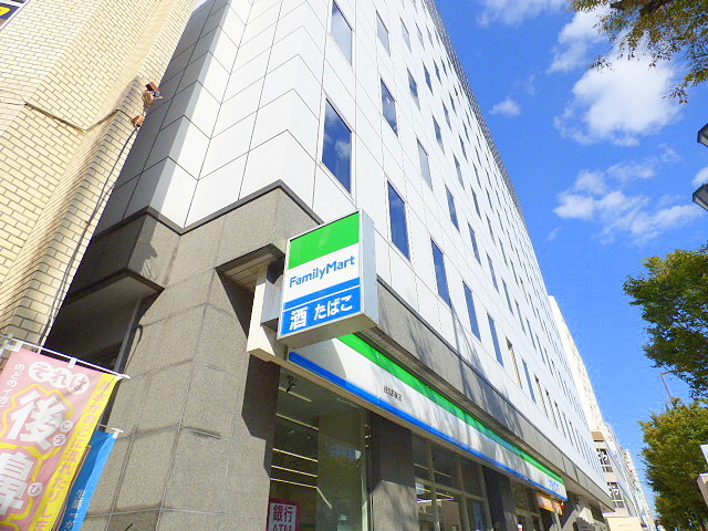 コンビニ　ファミリーマート（コンビニ）まで3060m