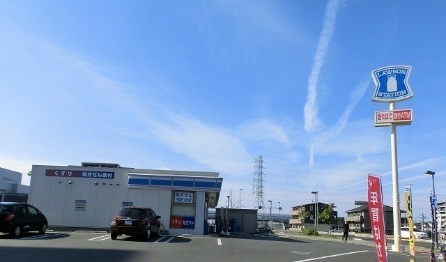 コンビニ　ローソン三郷彦沢店（コンビニ）まで550m
