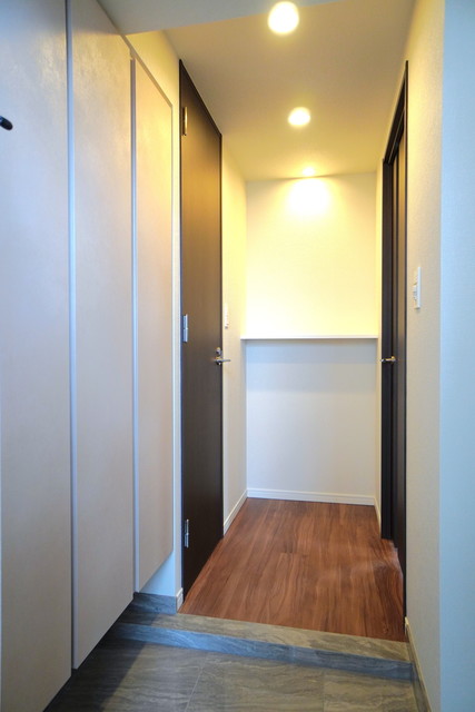 玄関　※写真は同タイプ住戸です。